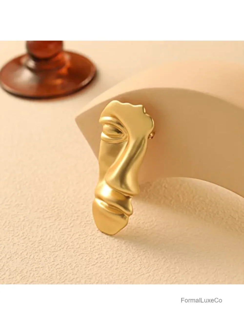 Elegant Gold Half Face Mask Brooch Pin Vintage Minimalist Metal Brooch